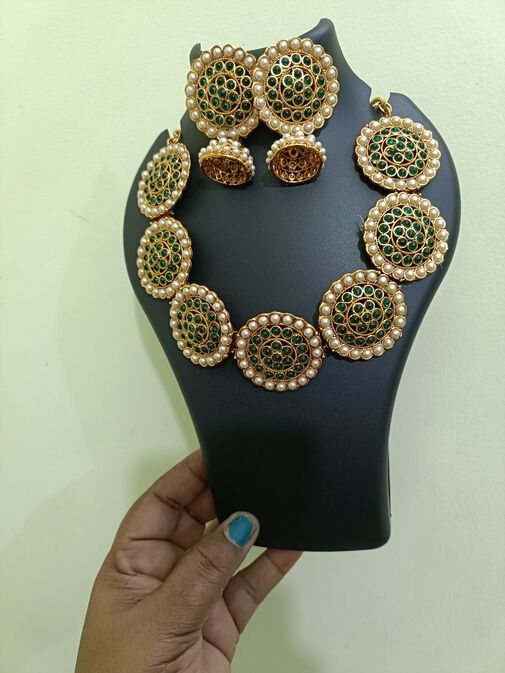 Traditional Kemp green stone necklace 