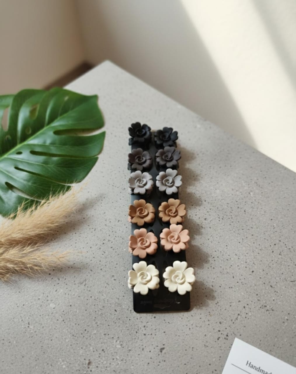 Mini flower hair clips – Jewellery in Kanchipuram