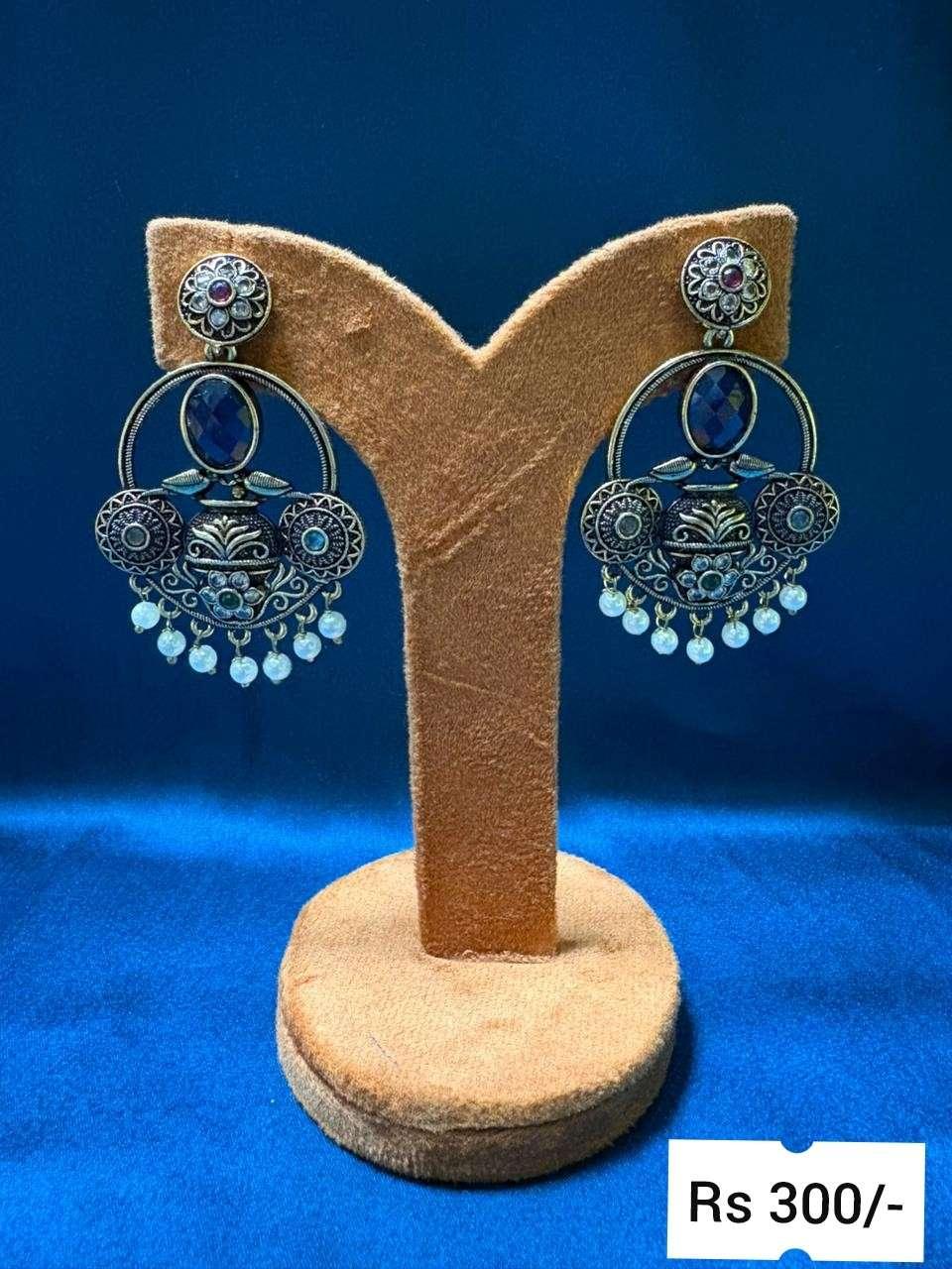 Premium earings - Others by Thiaâ€™s Boutique