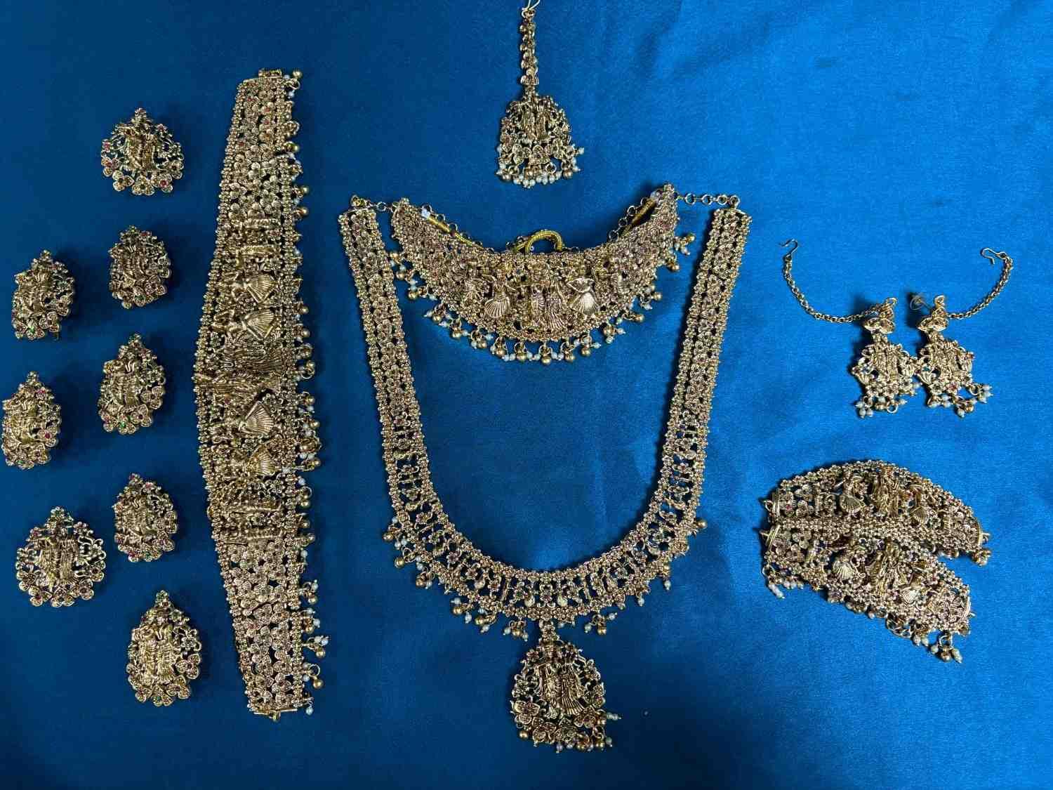 Jewellery set  - Others by Thiaâ€™s Boutique