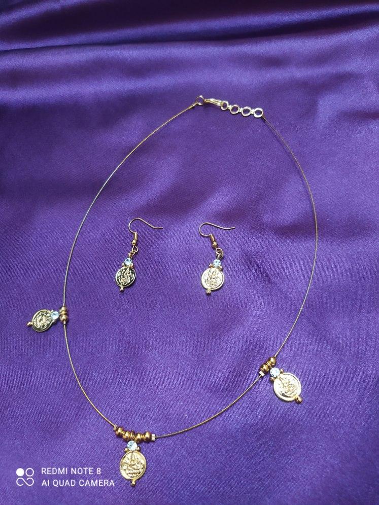 Invisible chain ( Lakshmi pendant )