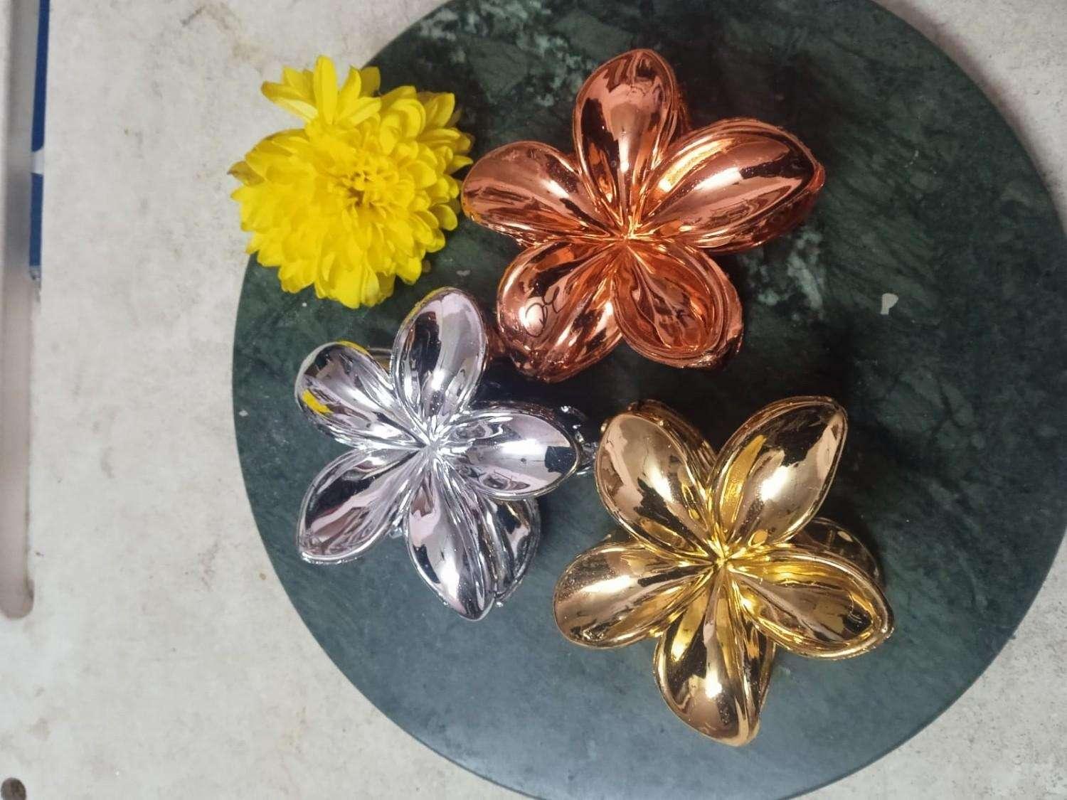 Hair accessories  - Womens Wear by Trendy Tradition 